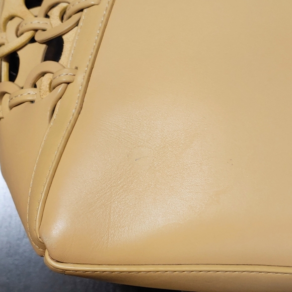 Excellent Tory Burch McGraw Die-Cut Dragonfly Drawstring Satchel tan yellow - Picture 13 of 16